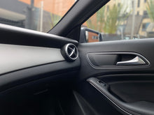Cargar imagen en el visor de la galería, Mercedes-Benz GLA 200 Modelo 2016
