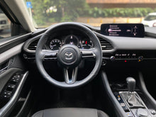 Cargar imagen en el visor de la galería, Mazda 3 Touring Híbrido Modelo 2025
