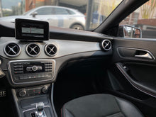 Cargar imagen en el visor de la galería, Mercedes-Benz AMG CLA 45 Modelo 2015
