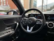 Cargar imagen en el visor de la galería, Mercedes-Benz A 200 Sedan Modelo 2020
