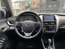 Cargar imagen en el visor de la galería, Toyota Yaris XS Modelo 2022
