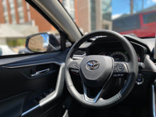 Cargar imagen en el visor de la galería, Toyota RAV4 Limited Modelo 2022
