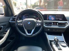 Cargar imagen en el visor de la galería, BMW 330I Modelo 2019
