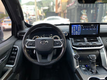 Cargar imagen en el visor de la galería, Toyota Land Cruiser 300 VX Modelo 2022
