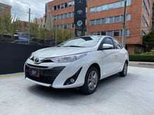 Cargar imagen en el visor de la galería, Toyota Yaris XS Modelo 2022
