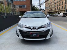 Cargar imagen en el visor de la galería, Toyota Yaris XS Modelo 2022
