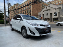 Cargar imagen en el visor de la galería, Toyota Yaris XS Modelo 2022
