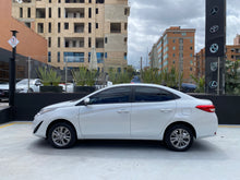 Cargar imagen en el visor de la galería, Toyota Yaris XS Modelo 2022
