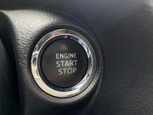 Cargar imagen en el visor de la galería, Toyota Yaris XS Modelo 2022
