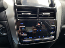 Cargar imagen en el visor de la galería, Toyota Yaris XS Modelo 2022
