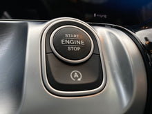 Cargar imagen en el visor de la galería, Mercedes-Benz GLB 200 Modelo 2022
