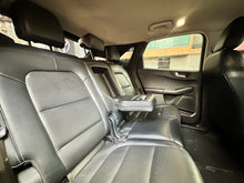 Cargar imagen en el visor de la galería, Ford Escape SE Hybrid Modelo 2020

