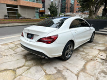 Cargar imagen en el visor de la galería, Mercedes-Benz CLA 180 Blanco Polar Modelo 2019
