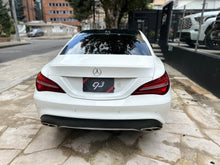 Cargar imagen en el visor de la galería, Mercedes-Benz CLA 180 Blanco Polar Modelo 2019
