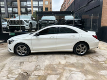 Cargar imagen en el visor de la galería, Mercedes-Benz CLA 180 Blanco Polar Modelo 2019
