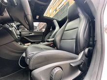 Cargar imagen en el visor de la galería, Mercedes-Benz CLA 180 Blanco Polar Modelo 2019
