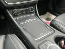 Cargar imagen en el visor de la galería, Mercedes-Benz CLA 180 Blanco Polar Modelo 2019
