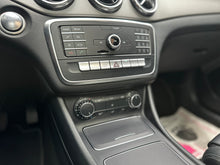 Cargar imagen en el visor de la galería, Mercedes-Benz CLA 180 Blanco Polar Modelo 2019
