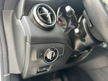 Cargar imagen en el visor de la galería, Mercedes-Benz CLA 180 Blanco Polar Modelo 2019
