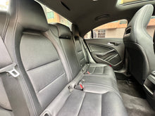 Cargar imagen en el visor de la galería, Mercedes-Benz CLA 180 Blanco Polar Modelo 2019
