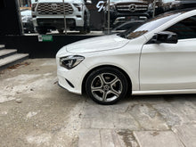 Cargar imagen en el visor de la galería, Mercedes-Benz CLA 180 Blanco Polar Modelo 2019
