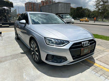 Cargar imagen en el visor de la galería, Audi A4 Sedán Mild Híbrido Modelo 2024
