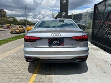 Cargar imagen en el visor de la galería, Audi A4 Sedán Mild Híbrido Modelo 2024
