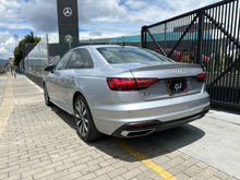 Cargar imagen en el visor de la galería, Audi A4 Sedán Mild Híbrido Modelo 2024

