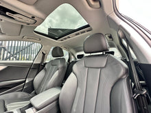 Cargar imagen en el visor de la galería, Audi A4 Sedán Mild Híbrido Modelo 2024

