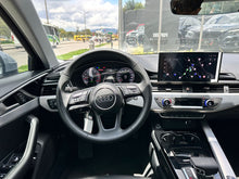 Cargar imagen en el visor de la galería, Audi A4 Sedán Mild Híbrido Modelo 2024
