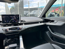 Cargar imagen en el visor de la galería, Audi A4 Sedán Mild Híbrido Modelo 2024
