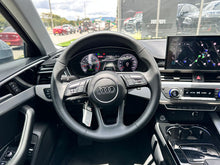Cargar imagen en el visor de la galería, Audi A4 Sedán Mild Híbrido Modelo 2024
