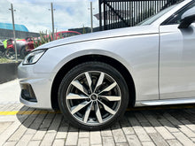 Cargar imagen en el visor de la galería, Audi A4 Sedán Mild Híbrido Modelo 2024
