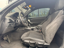 Cargar imagen en el visor de la galería, BMW M235i Coupé Modelo 2015
