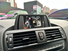 Cargar imagen en el visor de la galería, BMW M235i Coupé Modelo 2015
