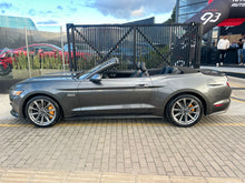 Cargar imagen en el visor de la galería, Ford Mustang GT Convertible 5.0 Modelo 2016
