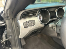 Cargar imagen en el visor de la galería, Ford Mustang GT Convertible 5.0 Modelo 2016
