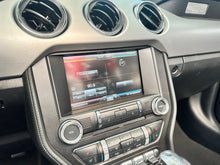 Cargar imagen en el visor de la galería, Ford Mustang GT Convertible 5.0 Modelo 2016
