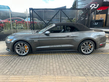Cargar imagen en el visor de la galería, Ford Mustang GT Convertible 5.0 Modelo 2016
