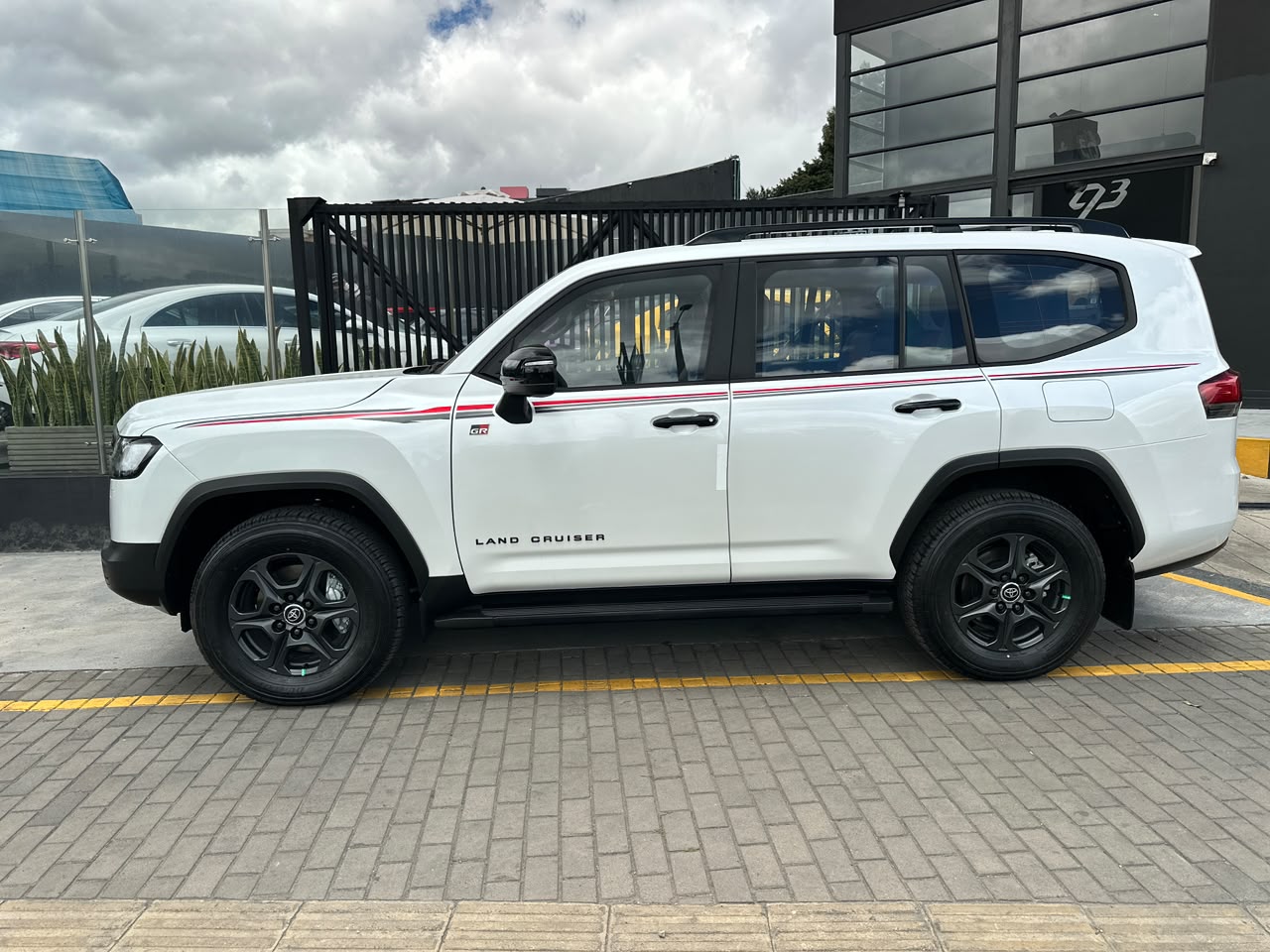 TOYOTA LAND CRUISER 300 GR SPORT BLINDADA (2026)