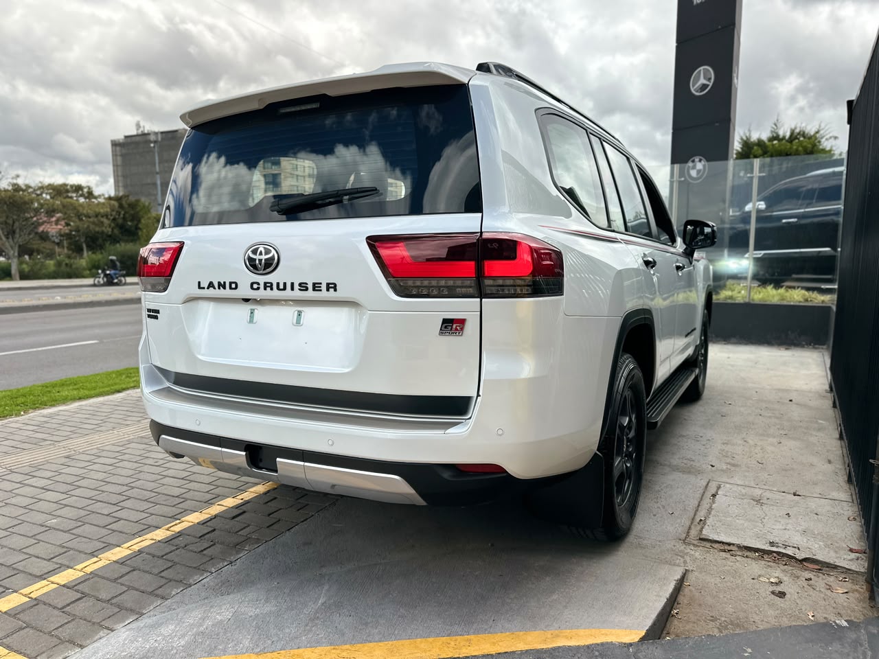 TOYOTA LAND CRUISER 300 GR SPORT BLINDADA (2026)