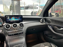 Cargar imagen en el visor de la galería, Mercedes-Benz GLC 300e Coupé 4MATIC Modelo 2022
