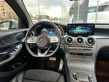 Cargar imagen en el visor de la galería, Mercedes-Benz GLC 300e Coupé 4MATIC Modelo 2022
