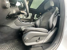 Cargar imagen en el visor de la galería, Mercedes-Benz GLC 300e Coupé 4MATIC Modelo 2022
