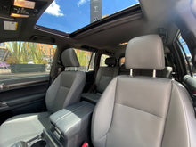 Cargar imagen en el visor de la galería, Lexus GX 460 Modelo 2022
