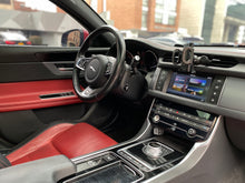 Cargar imagen en el visor de la galería, Jaguar XF R-Sport Modelo 2016
