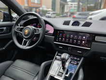 Cargar imagen en el visor de la galería, Porsche Cayenne Coupé Platinum Edition Modelo 2023
