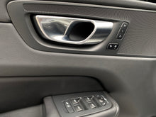 Cargar imagen en el visor de la galería, Volvo XC60 B5 Híbrido Modelo 2023
