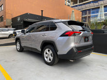 Cargar imagen en el visor de la galería, Toyota RAV 4 XLE Híbrida Modelo 2021
