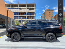 Cargar imagen en el visor de la galería, Lexus GX 460 Modelo 2022
